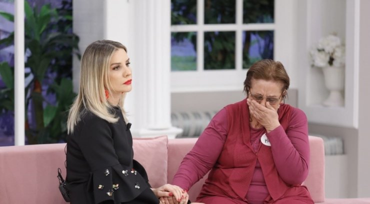 60 yıldır aradığı kardeşlerini Esra Erol buldu