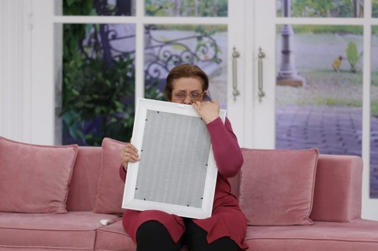 60 yıldır aradığı kardeşlerini Esra Erol buldu