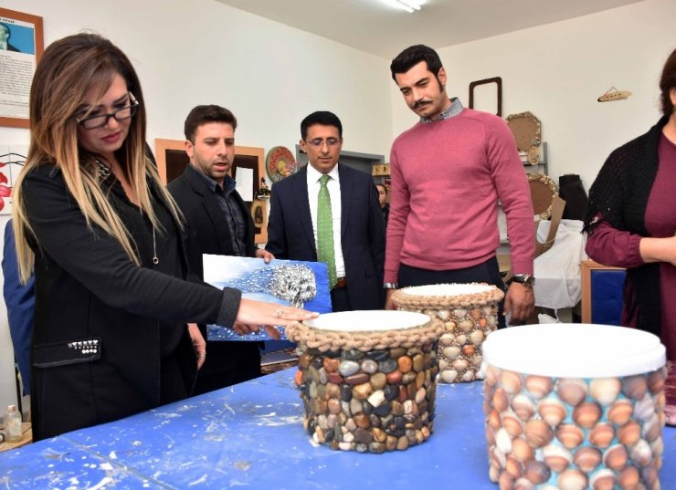 Ünlü oyuncu hükümlü çocuklarıyla fidan dikti