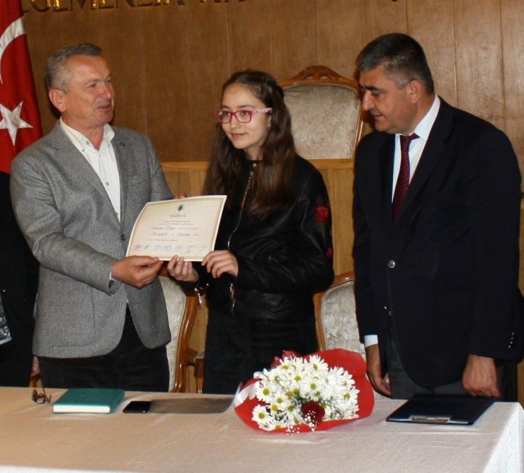 Çaycuma’nın ilk çocuk belediye başkanı mazbatasını aldı
