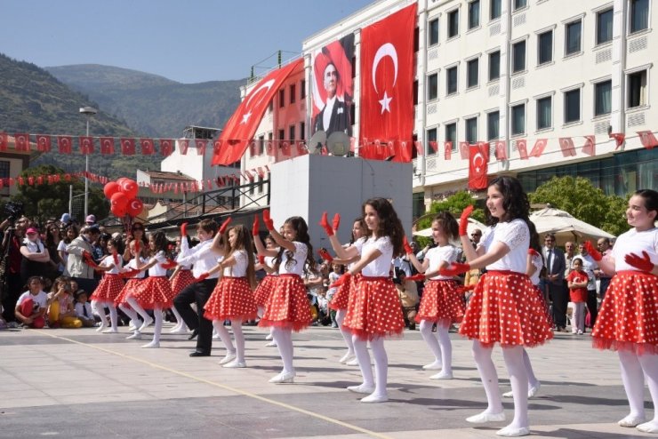 Manisa Türk Bayraklarıyla donatıldı