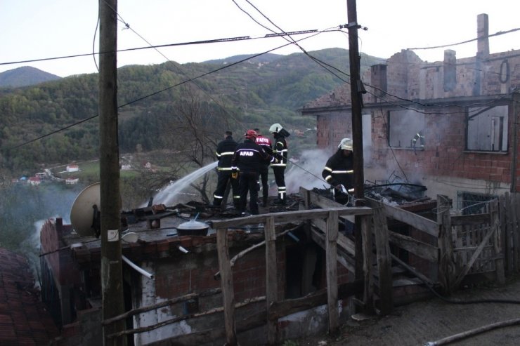 Sinop’ta evde yangın: 3 ölü