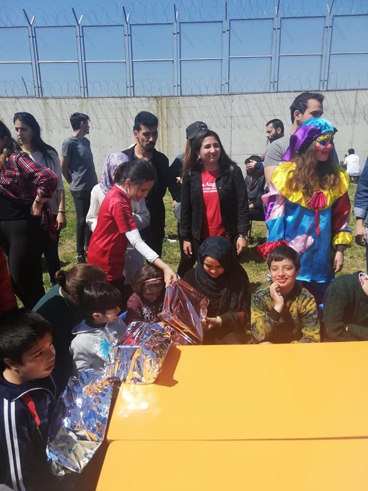 23 Nisan’da mülteci kampındaki çocuklar da güldü