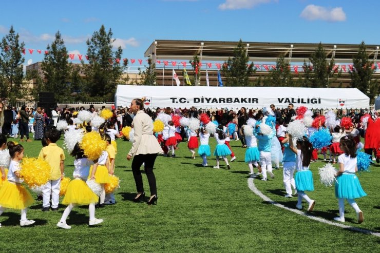 Diyarbakır’da 23 Nisan Ulusal Egemenlik ve Çocuk Bayramı coşkuyla kutlandı