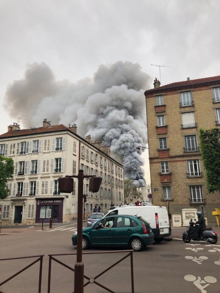 Paris’te korkutan yangın