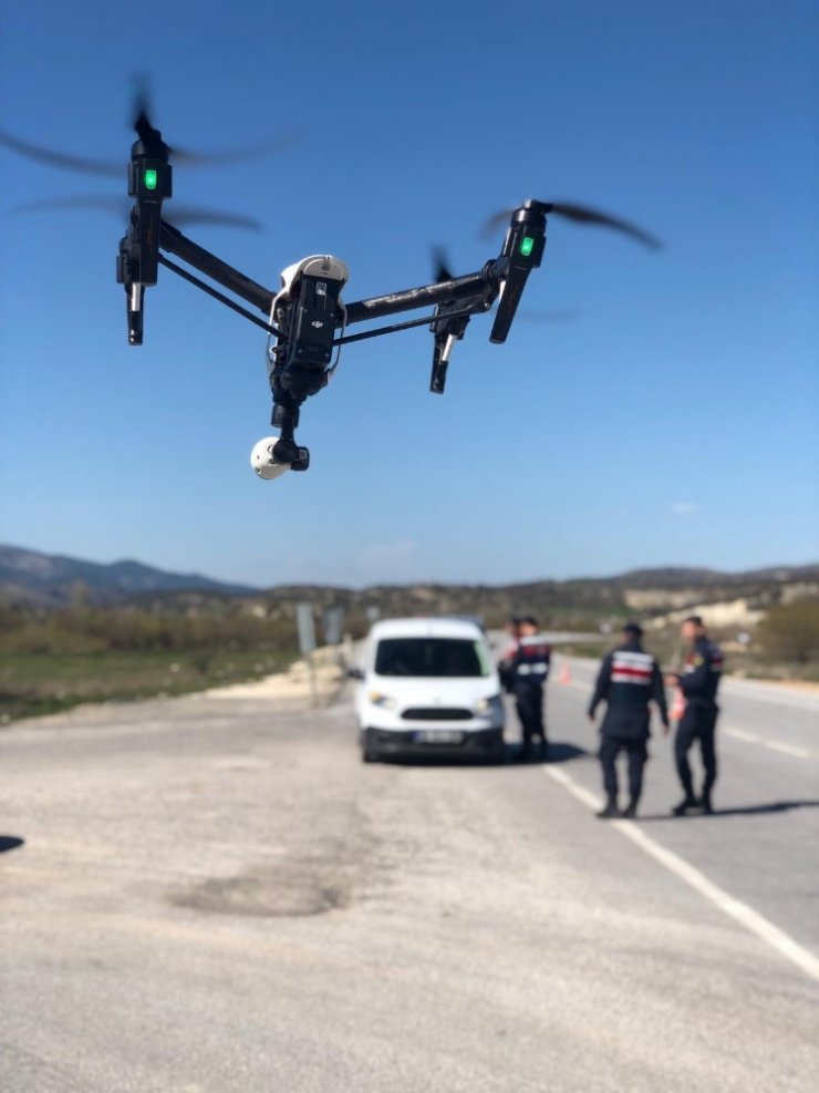 Jandarmadan dronelu trafik uygulaması