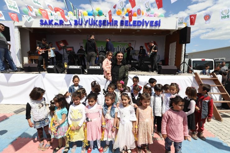 Murat Kekilli’den Suriyeli çocuklara konser