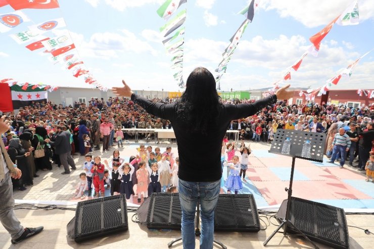 Murat Kekilli’den Suriyeli çocuklara konser