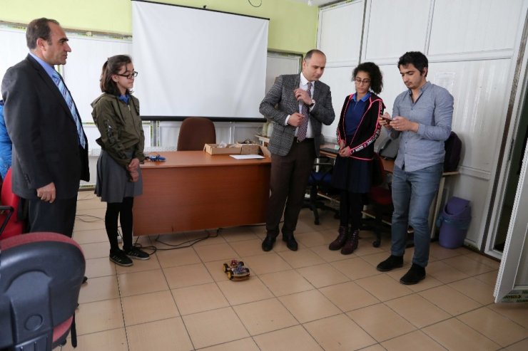 Varto Atatürk ortaokulu öğrencileri bluetooth kontrollü araç yaptı