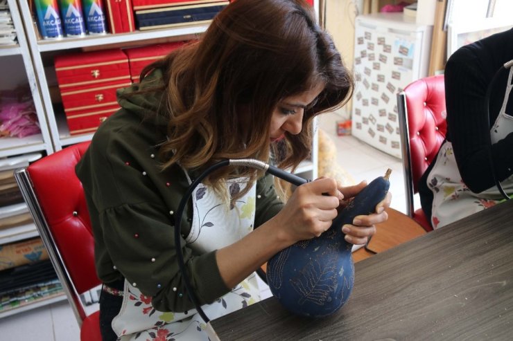 30 sanat dalında eğitim veren Bitlisli kadının başarı öyküsü