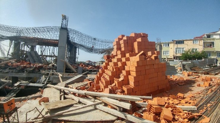 Arnavutköy’de bir inşaatta beton dökümü sırasında 3 işçi molozların arasında kaldı