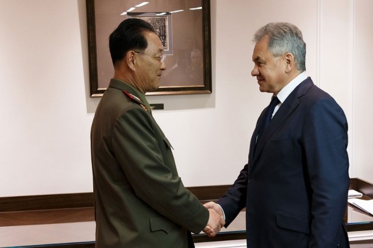 Rusya Savunma Bakanı Şoygu’dan Kuzey Kore açıklaması: “Üst düzey askeri ilişkiler ivme kazanacak”