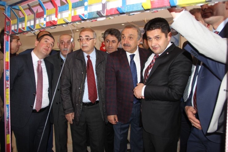 Erzurum lisesinde TÜBİTAK Bilim Fuarı açıldı