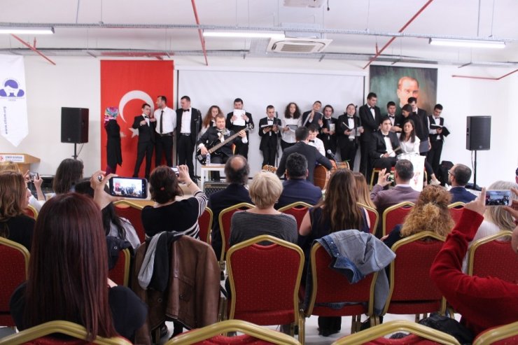 İzmir Kavram Meslek Yüksekokulundan renkli Otizm Farkındalık Programı