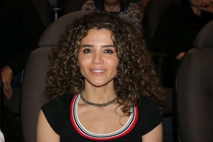 ‘O iş bende’ filmi oyuncuları Diyarbakır’da hayranlarıyla buluştu