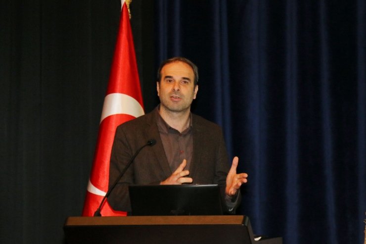 Doç. Dr. Ahmet Zengin: "‘Dijital Devrim 2.0’ treni ülkemizde henüz kaçmış değildir"