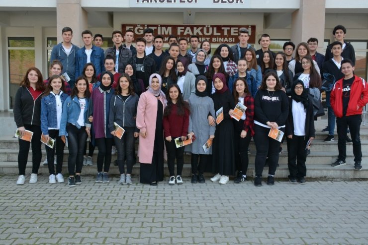 Liseli öğrenciler Düzce Üniversitesi’ni gezdi