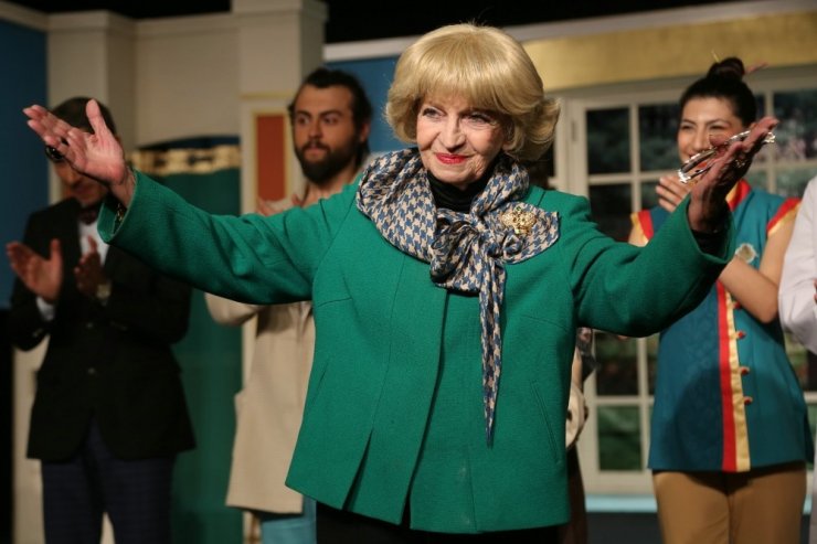 Ünlü sanatçı Göksel Kortay’dan Odunpazarı Belediye Tiyatrosu’na övgü;