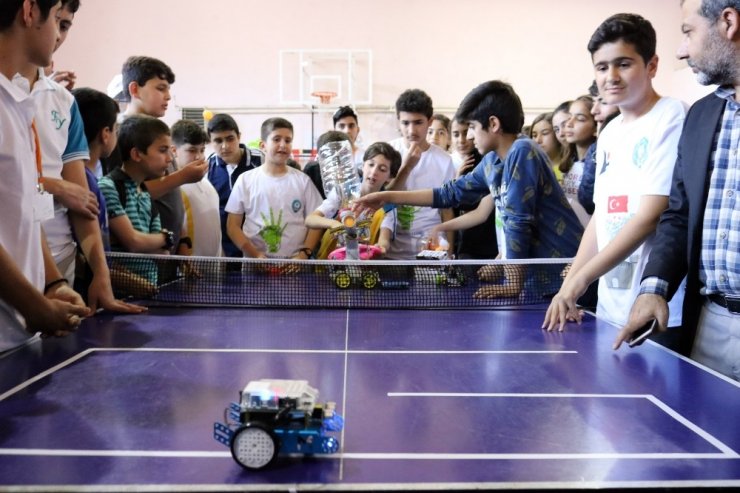 Diyarbakır’da öğrenciler teknolojide hünerlerini sergiledi