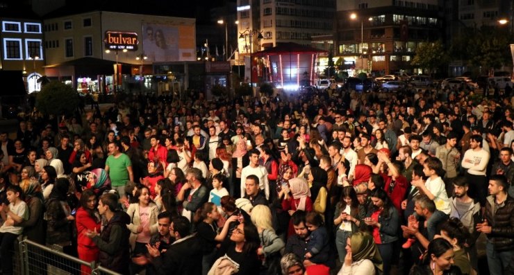 Hakan Mengüç, Samsun’da hayranlarıyla buluştu