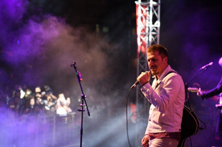 Gençler Çiğli’de Redd ile coştu