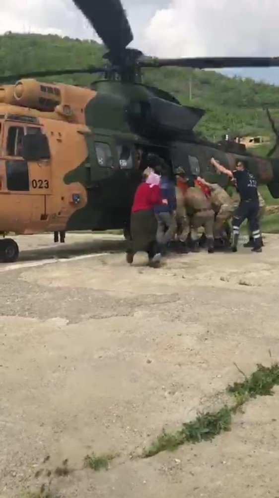 Askeri helikopter yaralı çocuk için havalandı