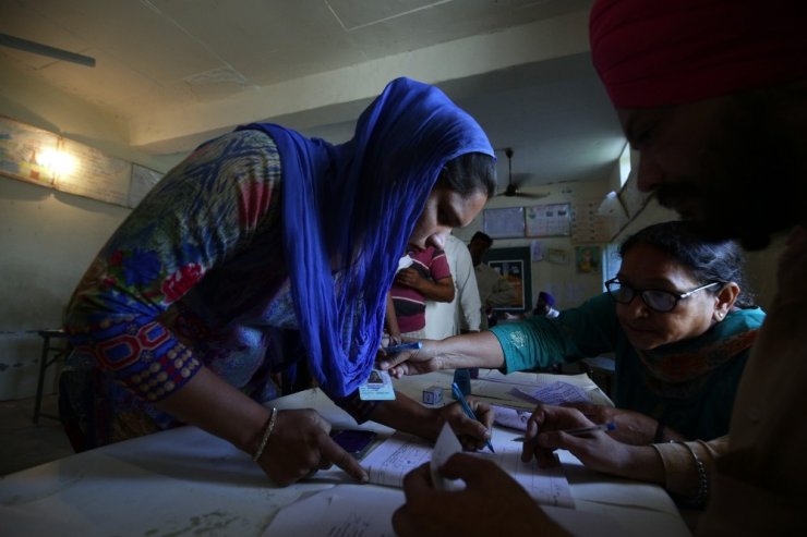 Hindistan’da 5 haftadır süren seçimlerde oy verme işlemi bitti