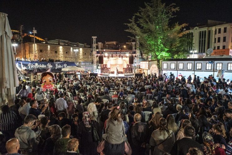 Kastamonu Belediyesi’nin Ramazan Sokağı’na yoğun ilgi
