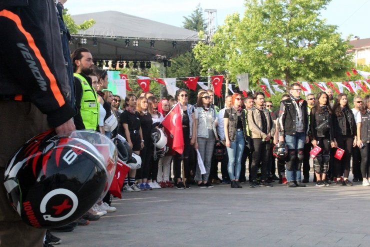 Motosiklet tutkunları ‘demirden at’larını 19 Mayıs için sürdü