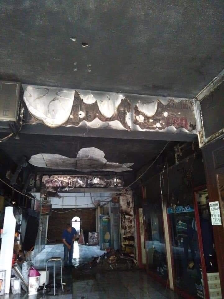 Pasajda çıkan yangında iş yeri tamamen yandı