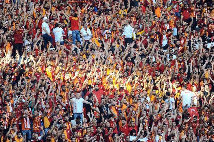 Spor Toto Süper Lig: Galatasaray: 0 - M.Başakşehir: 1 (Maç devam ediyor)