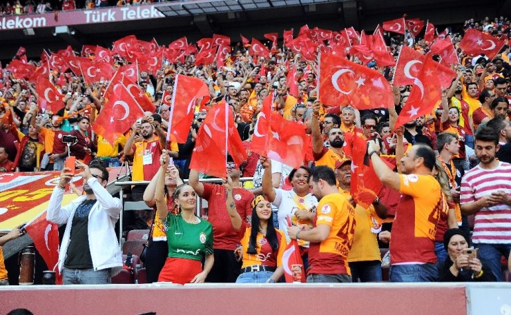 Spor Toto Süper Lig: Galatasaray: 0 - M.Başakşehir: 1 (Maç devam ediyor)