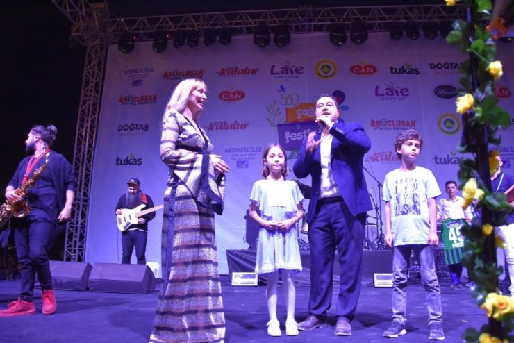 Gökçe, Akhisarlılara unutulmaz bir gece yaşattı