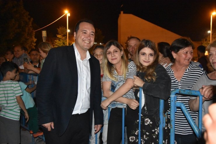 Gökçe, Akhisarlılara unutulmaz bir gece yaşattı