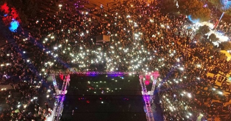 Gökçe, Akhisarlılara unutulmaz bir gece yaşattı