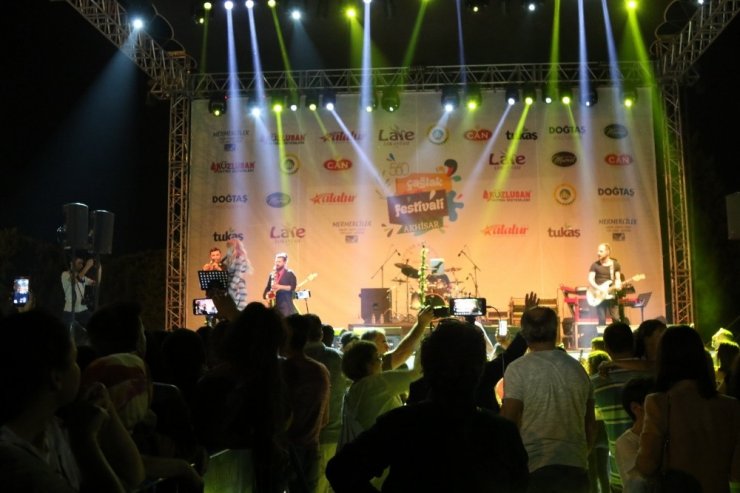 Gökçe, Akhisarlılara unutulmaz bir gece yaşattı