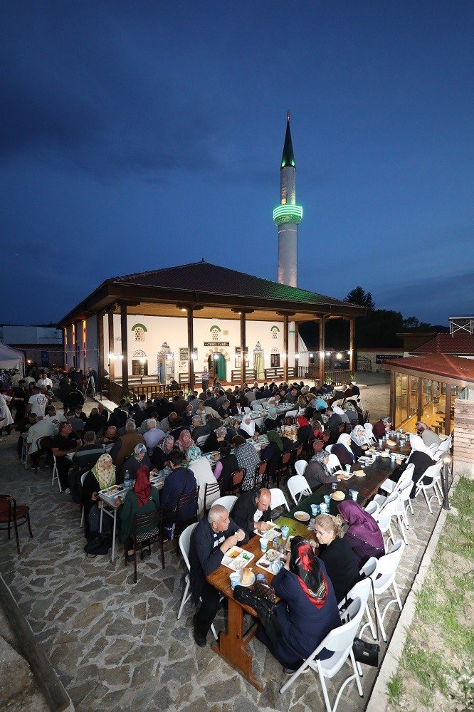 Bulgaristan’da iftar bereketi