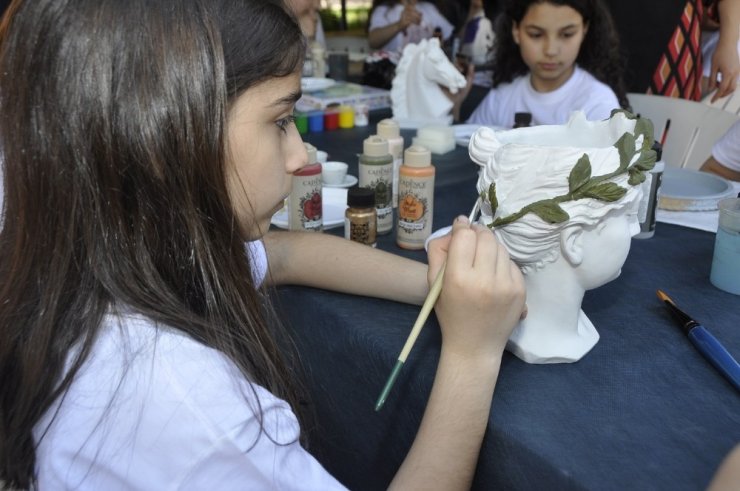 GKV özel okulları geleneksel bilim ve sanat şenliğine büyük ilgi