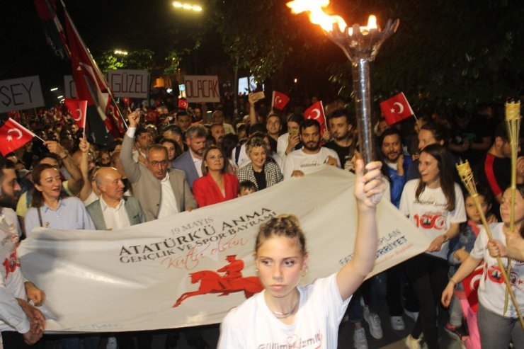 Kocaeli’de 19 Mayıs coşkusu Mehmet Erdem konseri ile yaşandı