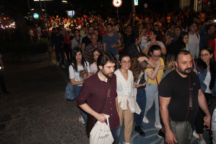 Kocaeli’de 19 Mayıs coşkusu Mehmet Erdem konseri ile yaşandı