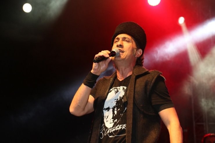 Niyazi Koyuncu ve Kıraç’tan 100. yıl konseri