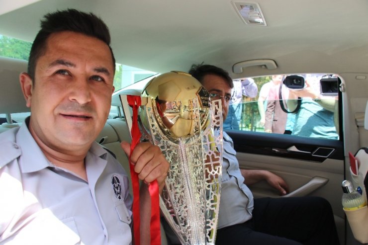 Galatasaray’ın Şampiyonluk Kupası Ankara’dan yola çıktı