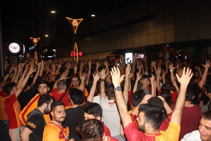 Balıkesir’de Galatasaray’ın Şampiyonluk Coşkusu