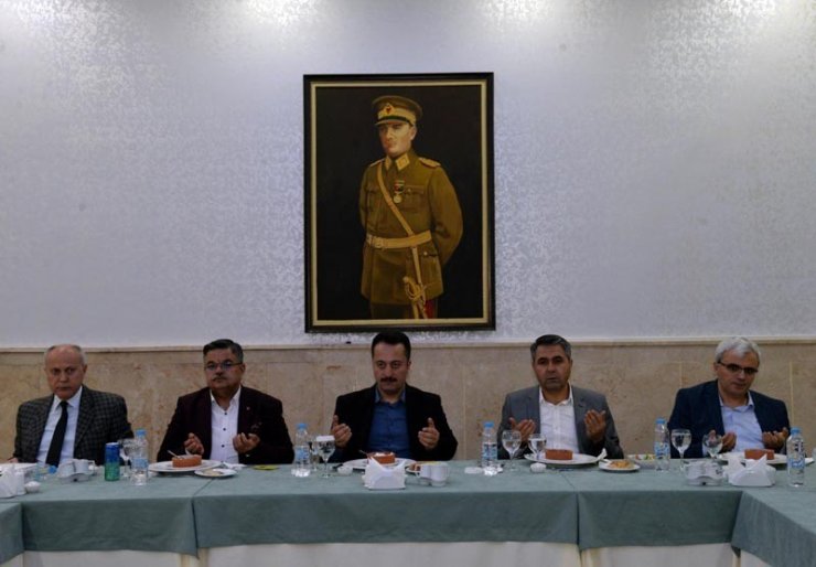 Vali Şentürk, Şed Kuşatma ekibiyle iftar açtı