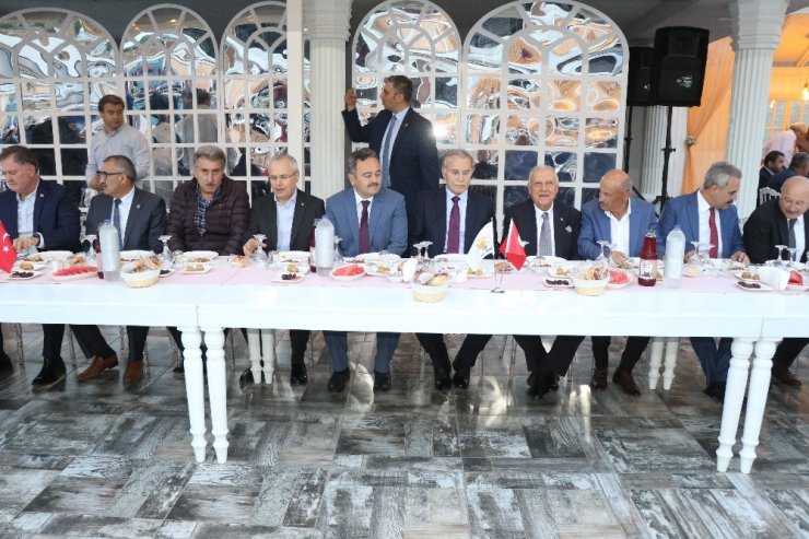 Şahin: “HDP’de olsaydı, ama onlar Türkiye Partisi olmayı başaramadılar”