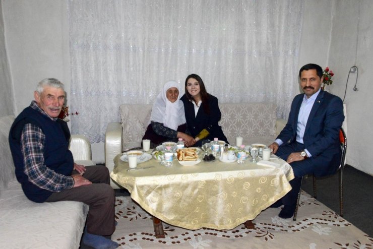 Vali Mustafa Masatlı ve eşi Karabağ ailesinin iftar sofrasına misafir oldu