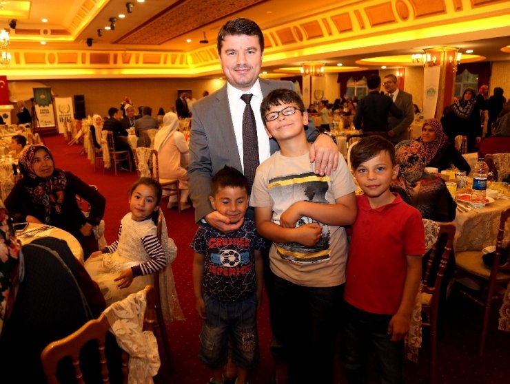 Aksaray Belediyesinden yetim çocuklar ve ailelerine iftar