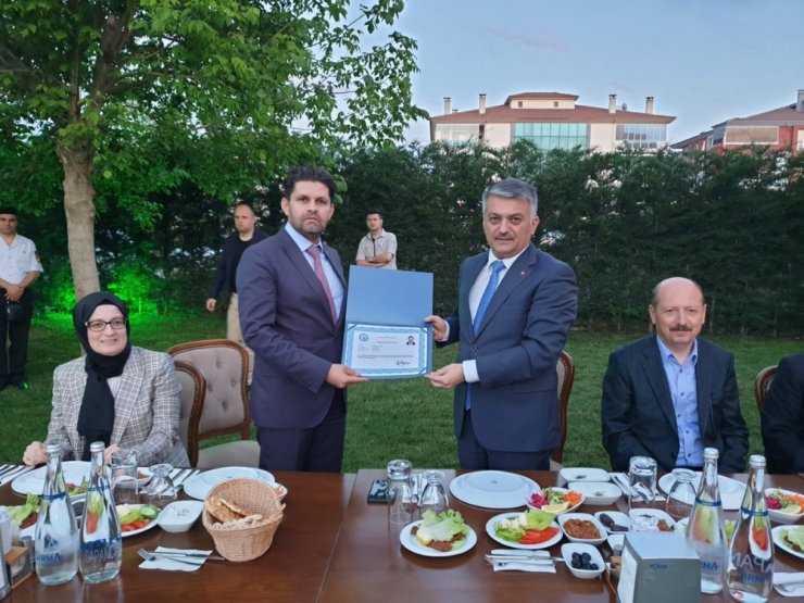 İzmir’a atanan Sağlık Müdürü Öztop’a veda yemeği