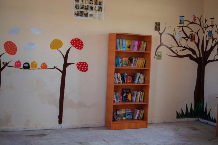 Kars’ta üniversite öğrencilerinden köy okuluna kütüphane