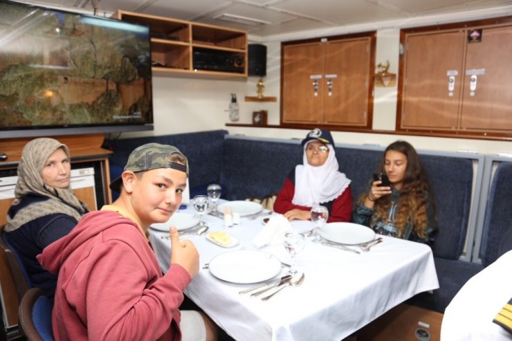 Askeri gemide şehit yakınlarıyla iftar